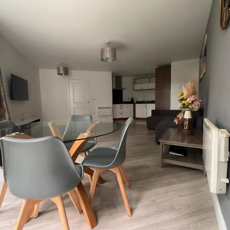 Luxury Apartments - Wallis Square, Farnborough Farnborough  Dış mekan fotoğraf