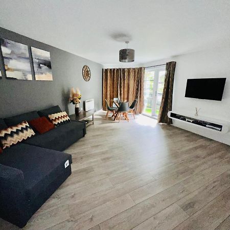 Luxury Apartments - Wallis Square, Farnborough Farnborough  Dış mekan fotoğraf