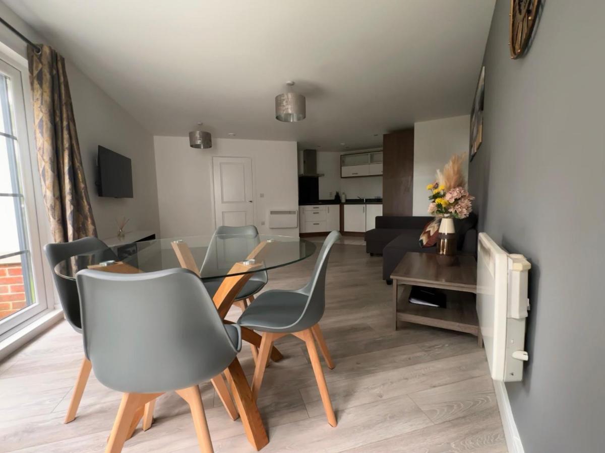Luxury Apartments - Wallis Square, Farnborough Farnborough  Dış mekan fotoğraf